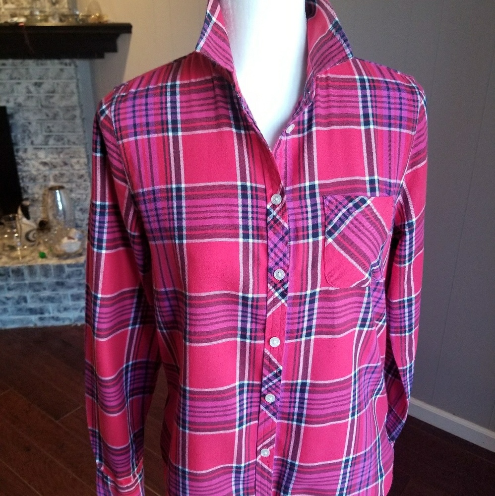 Long sleeved multicolored plaid Button down